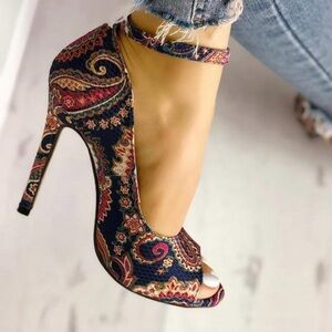 Women’s Paisley Heel size 11